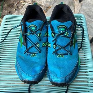 Mens 10.5 Brooks Cascadia 12’s